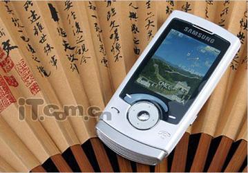 Фото Samsung SGH-U600 в белом обличии